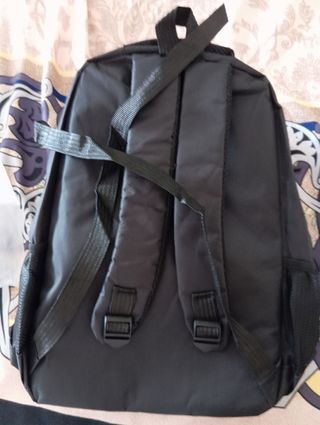 Mochila deportiva negra