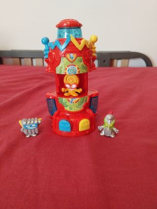 Máquina Kazoom serie 5 + 2 figuras