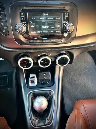 Alfa Romeo Giulietta 2015  Quadrifoglio Verde