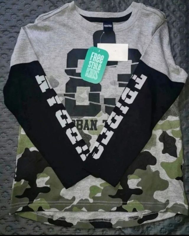 Camiseta talla 5-6 años a estrenar.