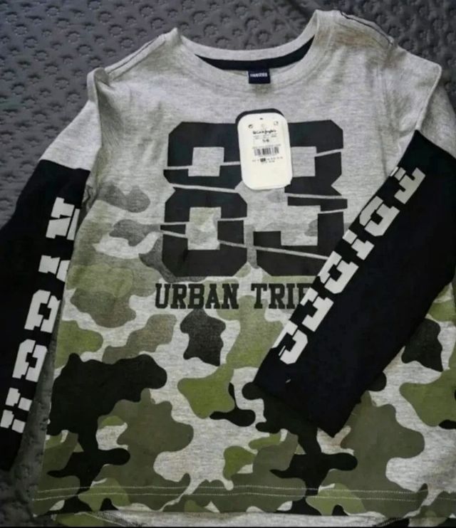 Camiseta talla 5-6 años a estrenar.