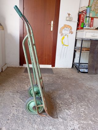 Carretilla metálica antigua
