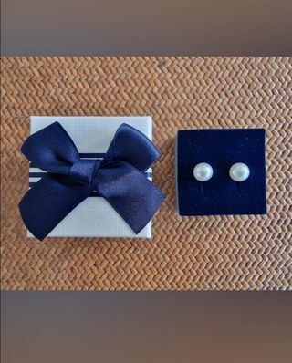 Pendientes Perla: Blancos, Caja Azul