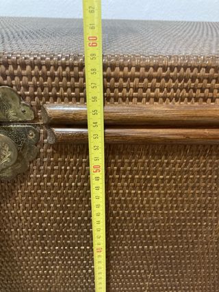 Baúl mimbre marrón, madera maziza
