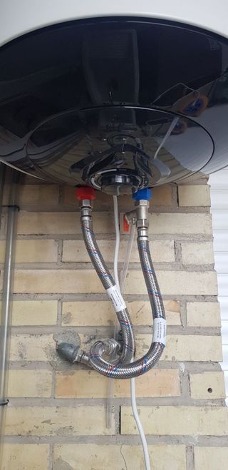 Termo eléctrico 80L 1,5kW - Emelson, 4 meses uso.