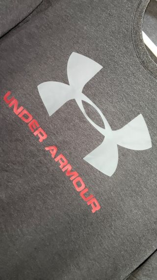 Camiseta Under Armour M Gris