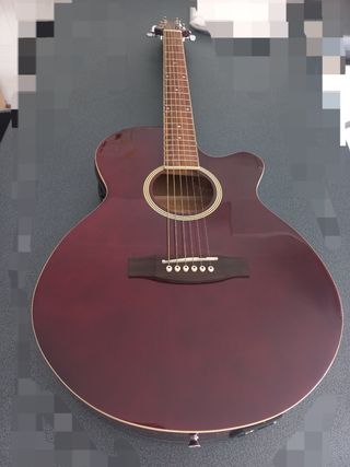 Chitarra acustica bordeaux