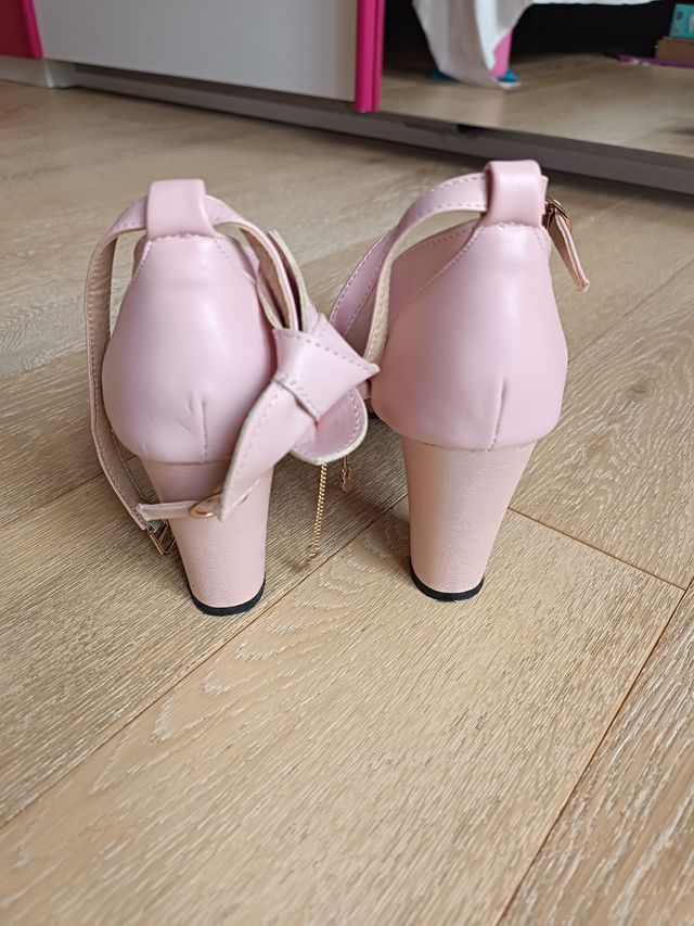 Scarpe rosa con fiocco