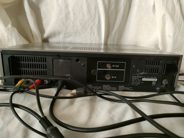 VHS RTV-328 - Videocassette Recorder