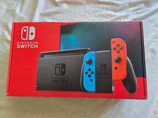 Consola Nintendo Switch con caja +  Minecraft..