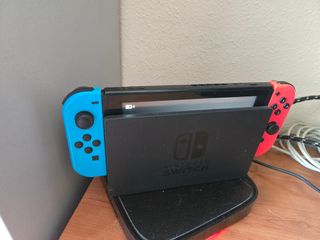 Consola Nintendo Switch con caja +  Minecraft..