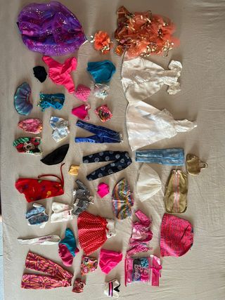 Lote de muñecas Barbie y accesorios