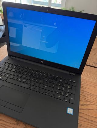 Portátil HP i3 600 - 4GB RAM - SSD 100GB