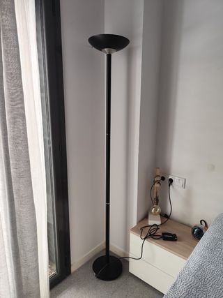 Lámpara pie negra perfecto estado.
