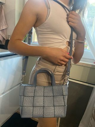 Borsa estiva blu intrecciata