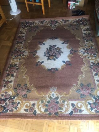 Alfombra floral marrón y rosa