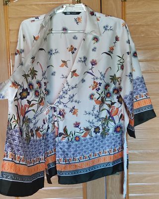 Blusa Zara tipo kimono