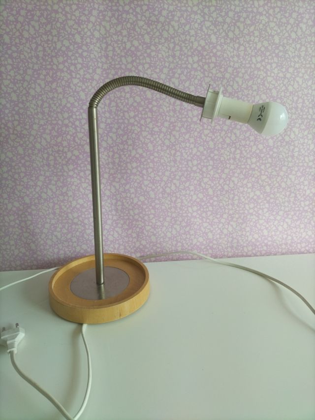 Lámpara de escritorio flexible metal y madera