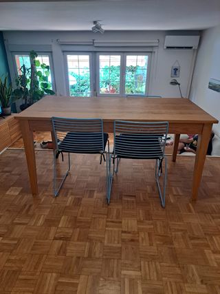 Mesa comedor roble macizo estilo nordico.