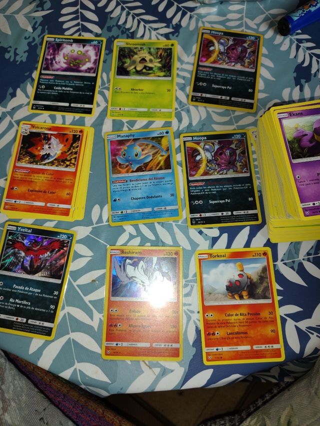 Lote de cartas Pokémon más de 100 cartas