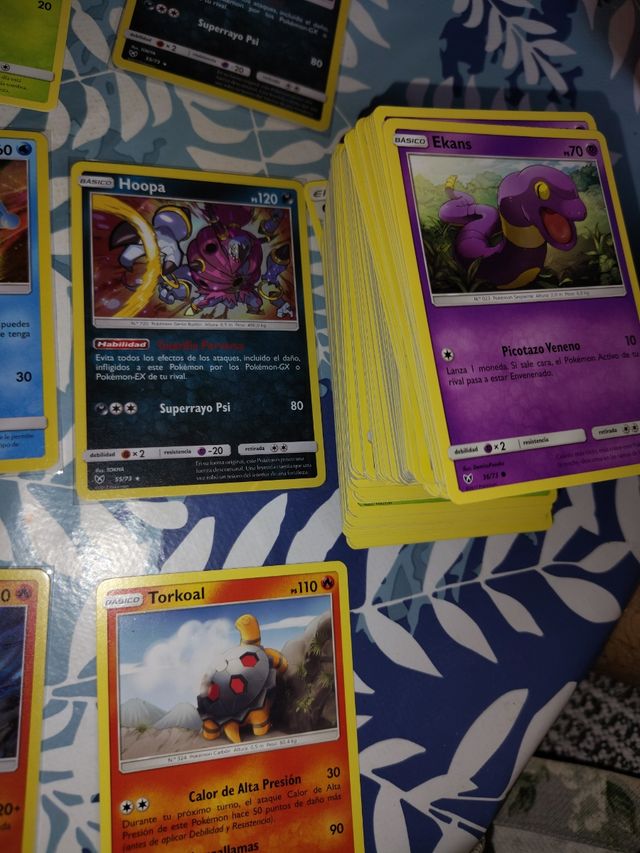 Lote de cartas Pokémon más de 100 cartas