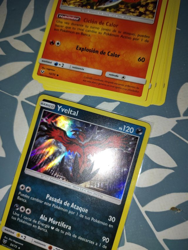 Lote de cartas Pokémon más de 100 cartas