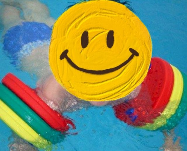 Discos manguitos para aprender a nadar.