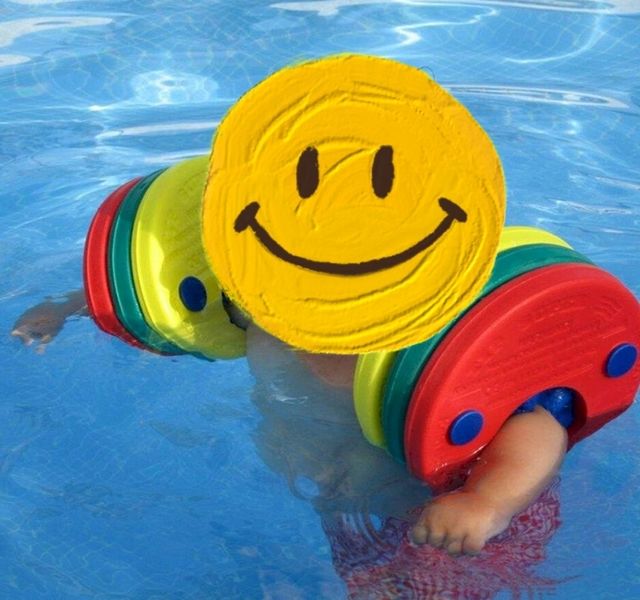 Discos manguitos para aprender a nadar.