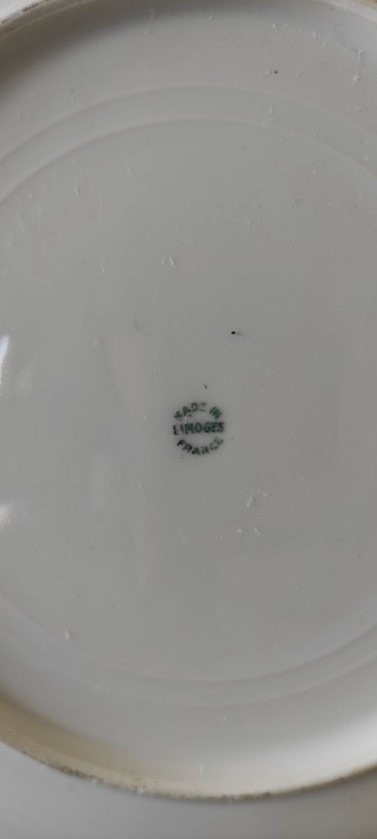 Piatto in porcellana di Limoges con fiori e oro