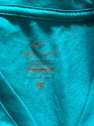 Camiseta Nike turquesa