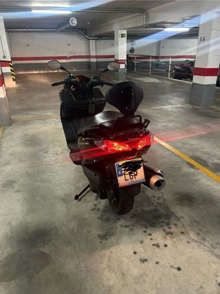 Suzuki Burgman 200 - Scooter