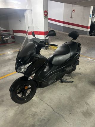 Suzuki Burgman 200 - Scooter