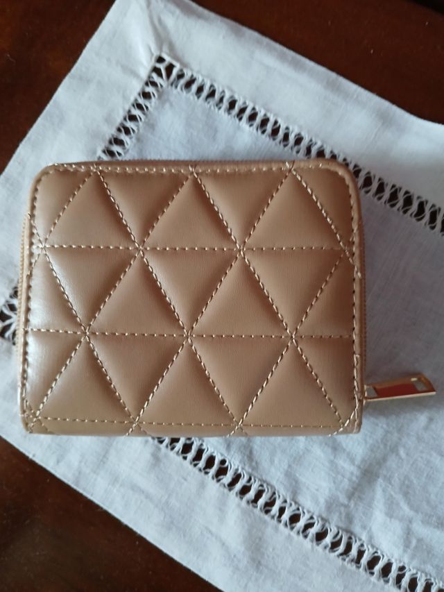 Portafoglio beige con zip