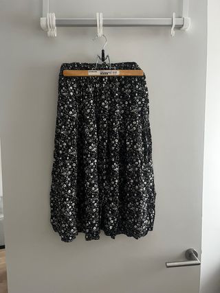 Falda Zara negra floral