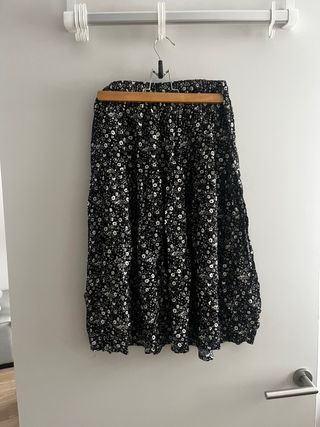 Falda Zara negra floral