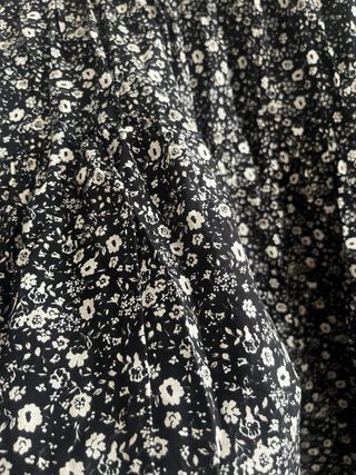 Falda Zara negra floral