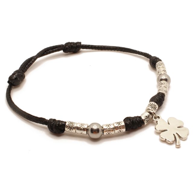 Pulsera de hilo negro con colgante de trébol