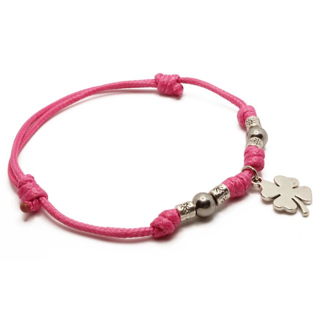 Pulsera de hilo rosa con colgante de trébol
