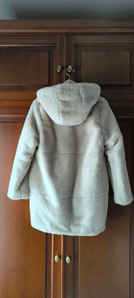 Abrigo niña pelo sintético beige