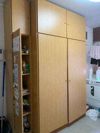 Armario madera marrón