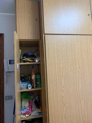 Armario madera marrón