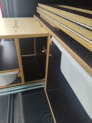 Mueble camper cama y cocina
112 x 65 x 40 cm
