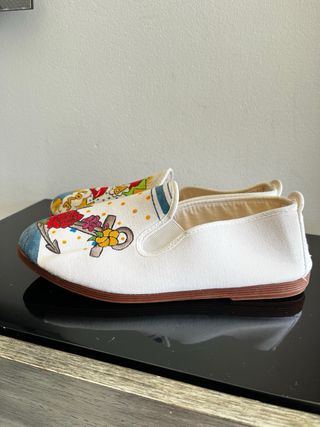 Zapatillas pintadas a mano