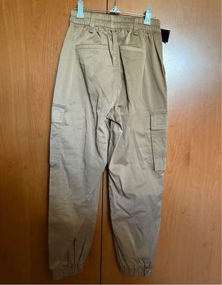 Pantalones cargo beige