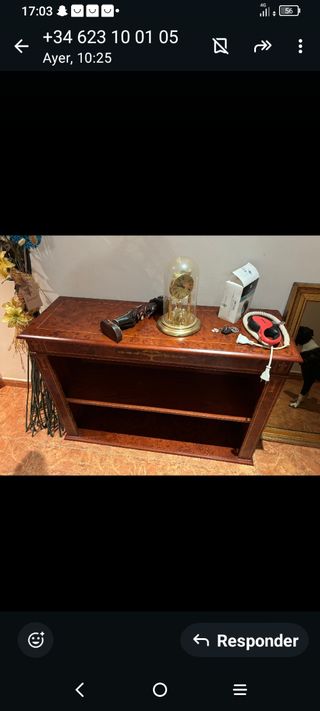 Librería madera tallada