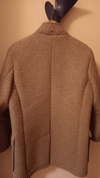 Abrigo beige, con pechera desmontable, Rob. Verino