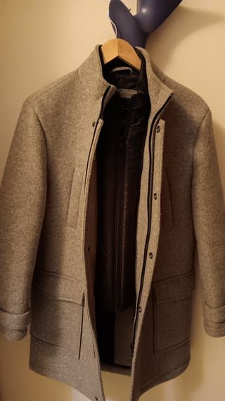 Abrigo beige, con pechera desmontable, Rob. Verino