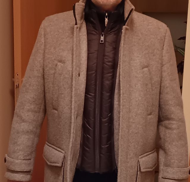 Abrigo beige, con pechera desmontable, Rob. Verino