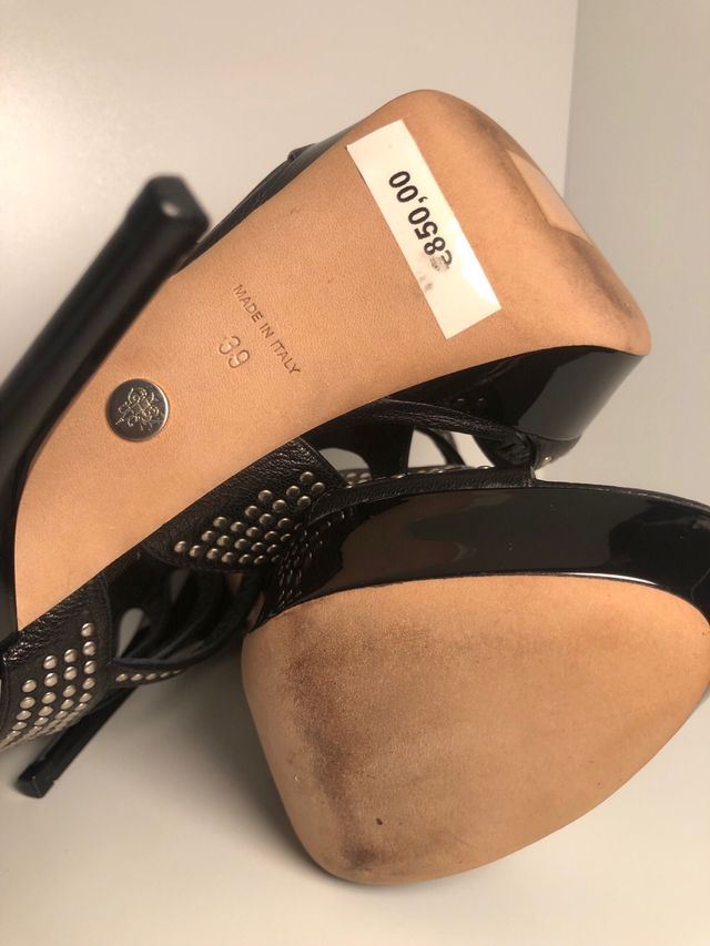 Sandali Emilio Pucci neri con borchie