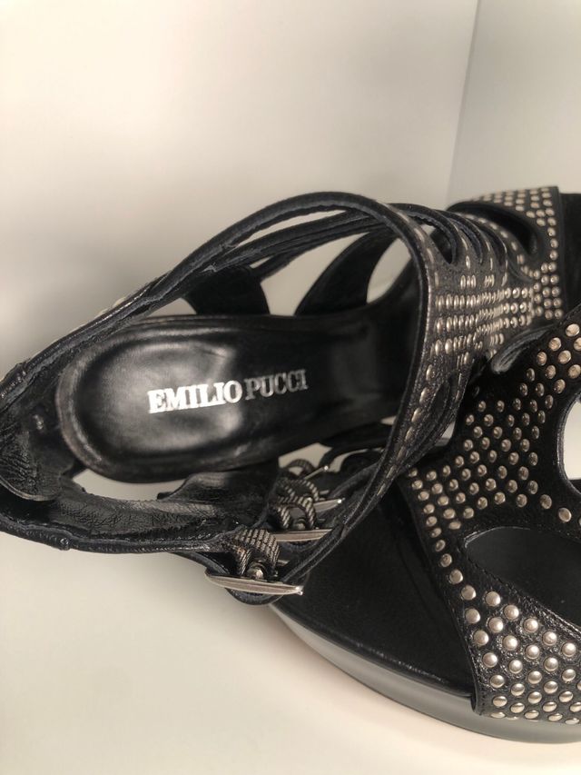 Sandali Emilio Pucci neri con borchie